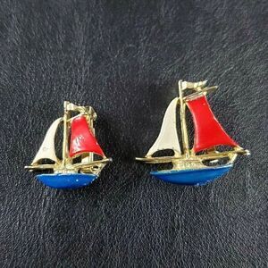 VINTAGE GERRY'S Gold-Tone Sailboat Sailing Hat Lapel Brooch Pin SET OF 2